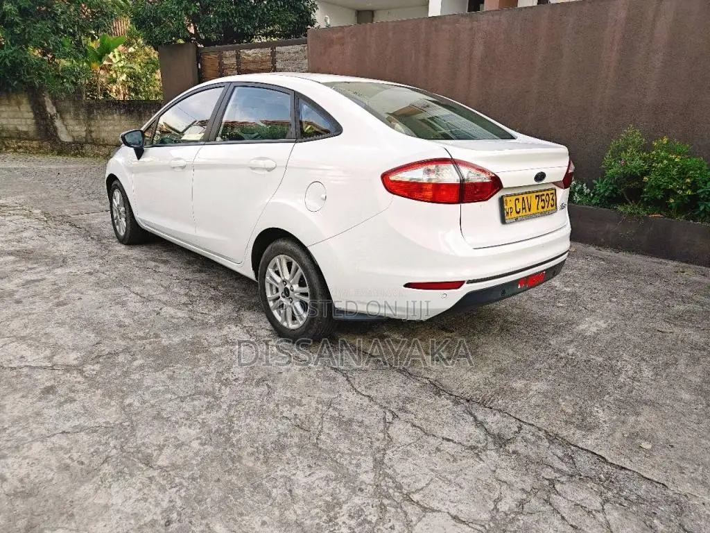 Ford Fiesta Sedan 2015 Car (Used)