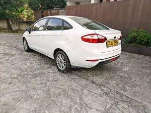 Ford Fiesta Sedan 2015 Car (Used)