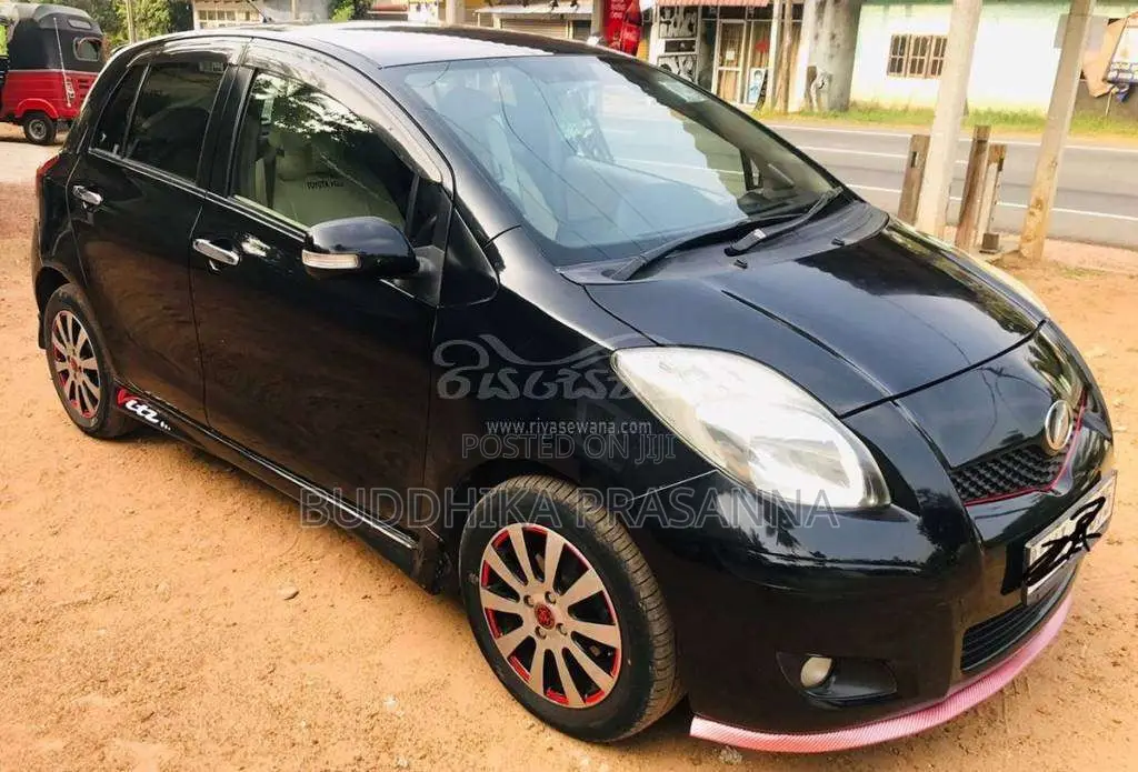 Toyota Vitz 2007 Car (Used)