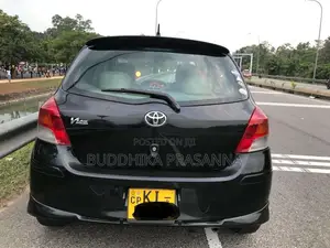 Toyota Vitz 2007 Car (Used)