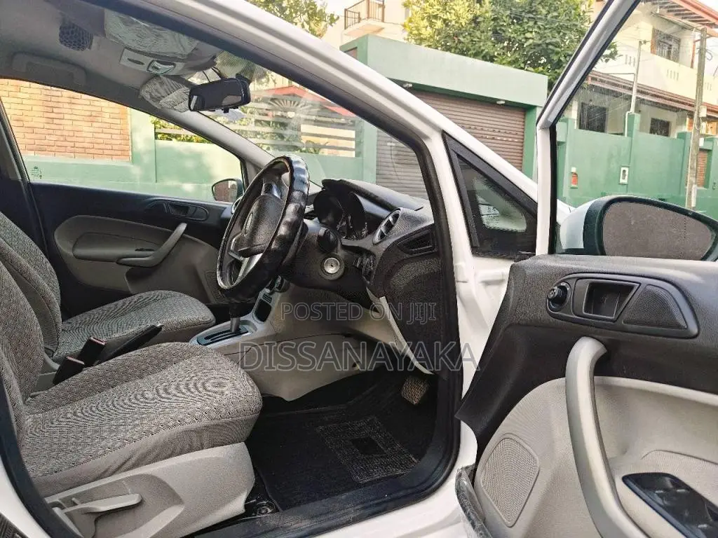 Ford Fiesta Sedan 2015 Car (Used)