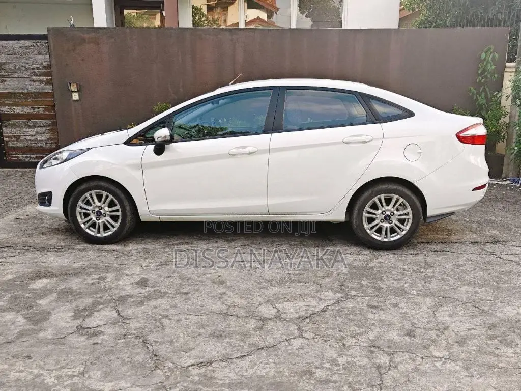 Ford Fiesta Sedan 2015 Car (Used)