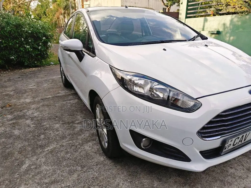 Ford Fiesta Sedan 2015 Car (Used)
