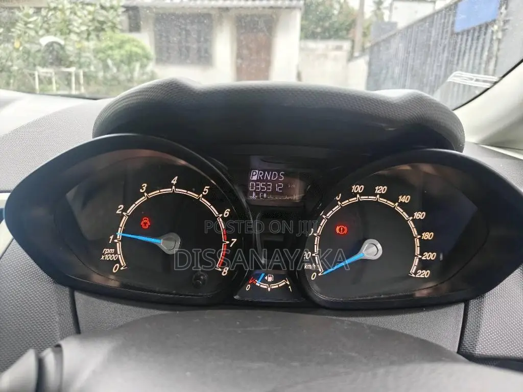 Ford Fiesta Sedan 2015 Car (Used)
