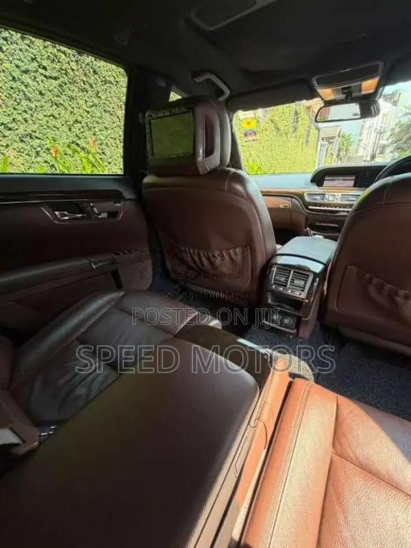 Mercedes-Benz S300 2010 Car (Used)