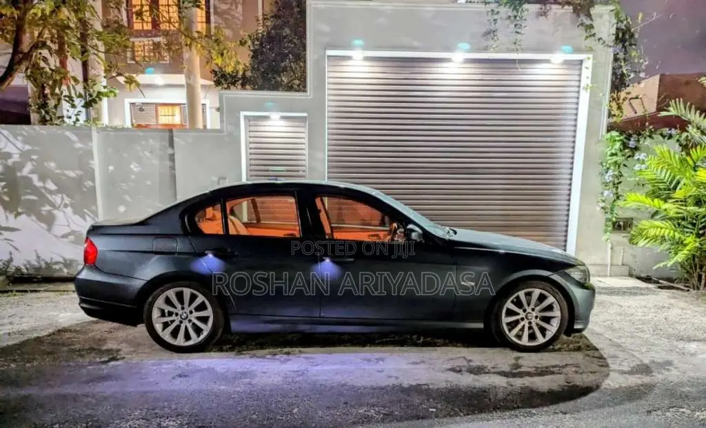 BMW 320i 2010 Car (Used)