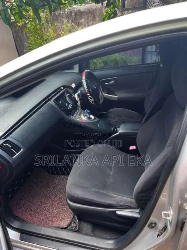Toyota Prius 2012 Car (Used)