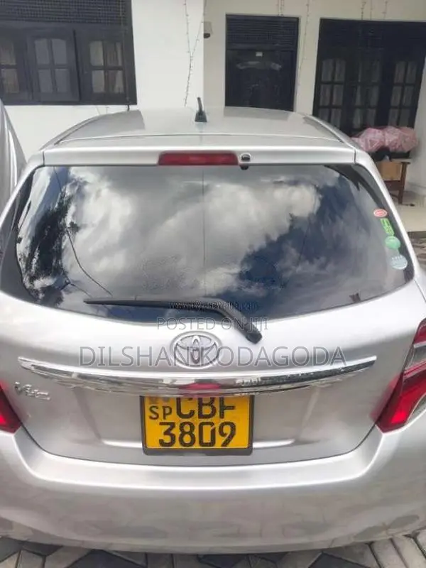 Toyota Vitz 2015 Car (Used)