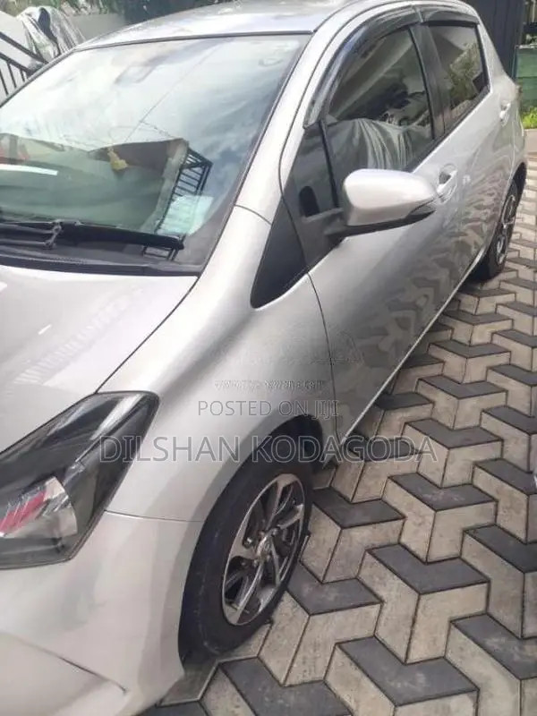 Toyota Vitz 2015 Car (Used)