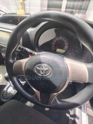 Toyota Vitz 2015 Car (Used)