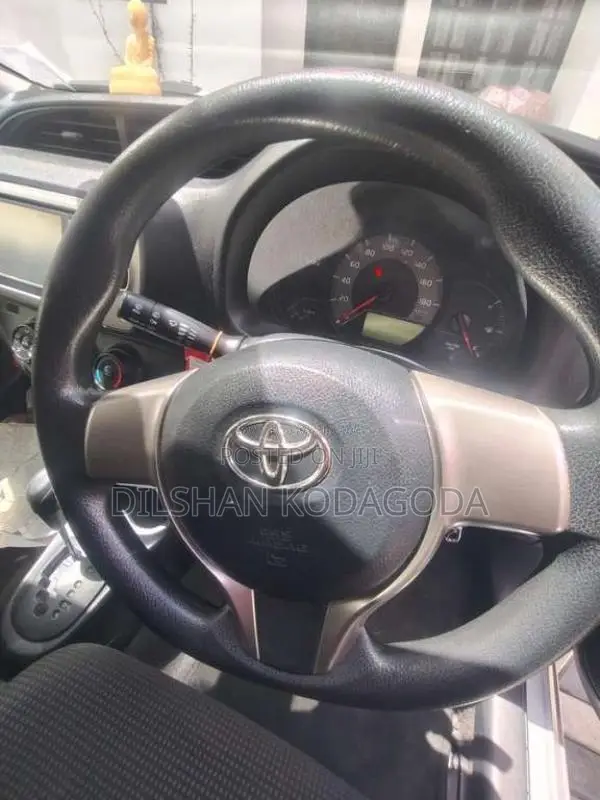 Toyota Vitz 2015 Car (Used)