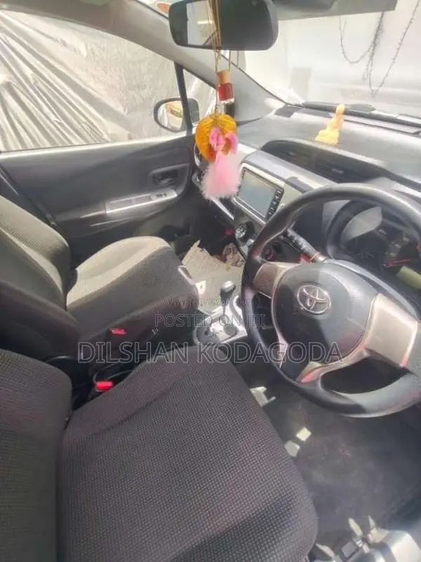 Toyota Vitz 2015 Car (Used)