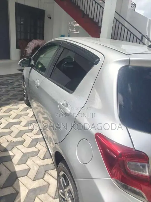 Toyota Vitz 2015 Car (Used)