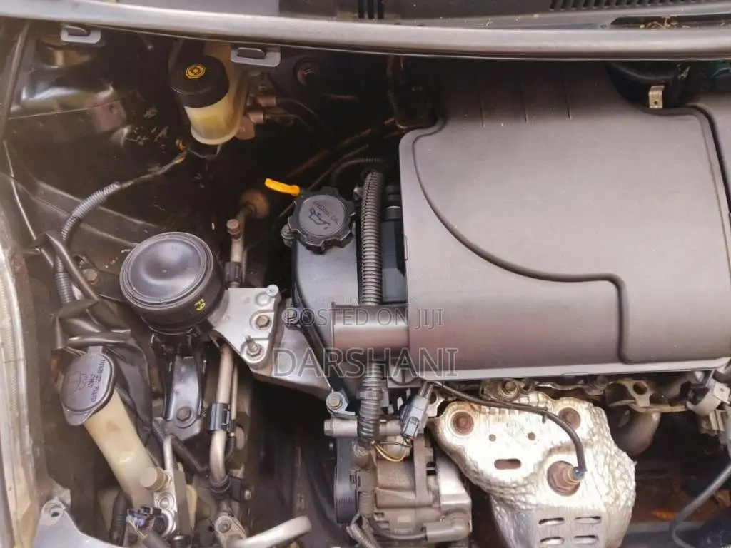 Toyota Vitz 2009 Car (Used)
