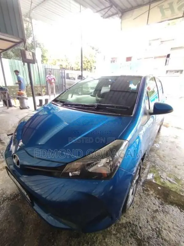 Toyota Vitz 2014 Car (Used)