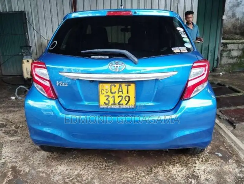 Toyota Vitz 2014 Car (Used)