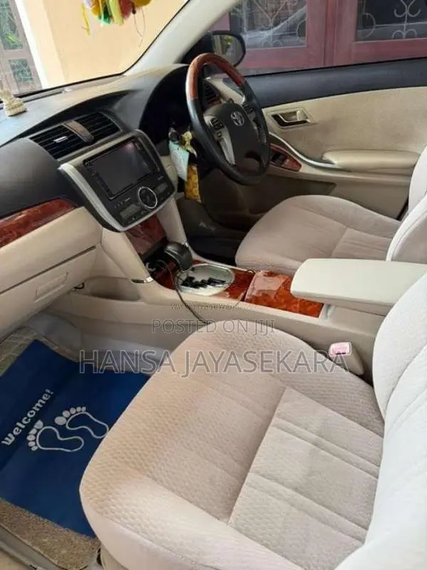 Toyota Premio 2013 Car (Used)