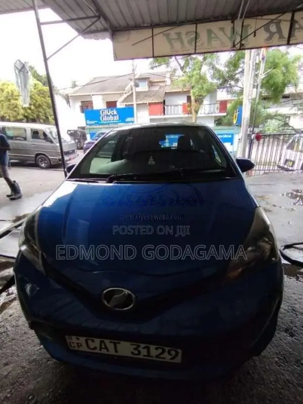 Toyota Vitz 2014 Car (Used)