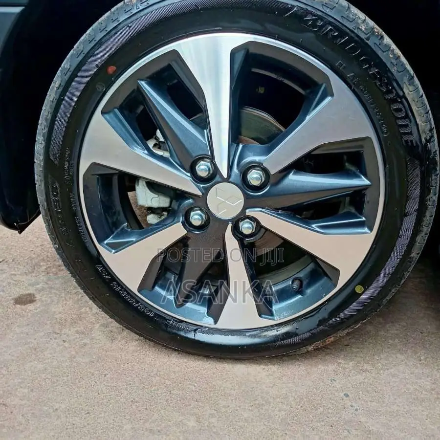 Mitsubishi EK-CROSS G PREMIUM 2024 Car (Used)