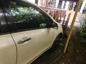 Toyota Vitz 2007 Car (Used)