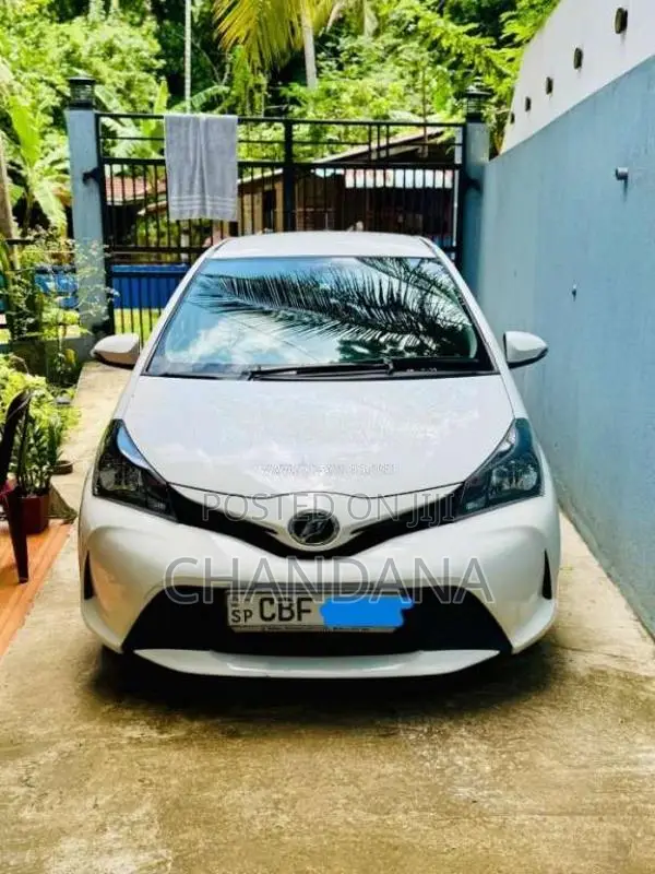 Toyota Vitz 2015 Car (Used)