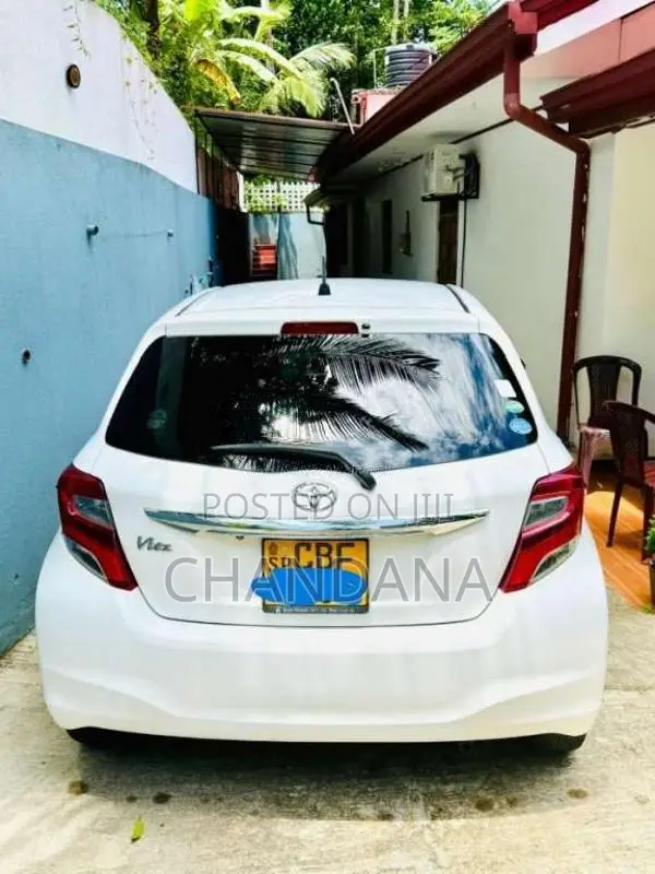 Toyota Vitz 2015 Car (Used)