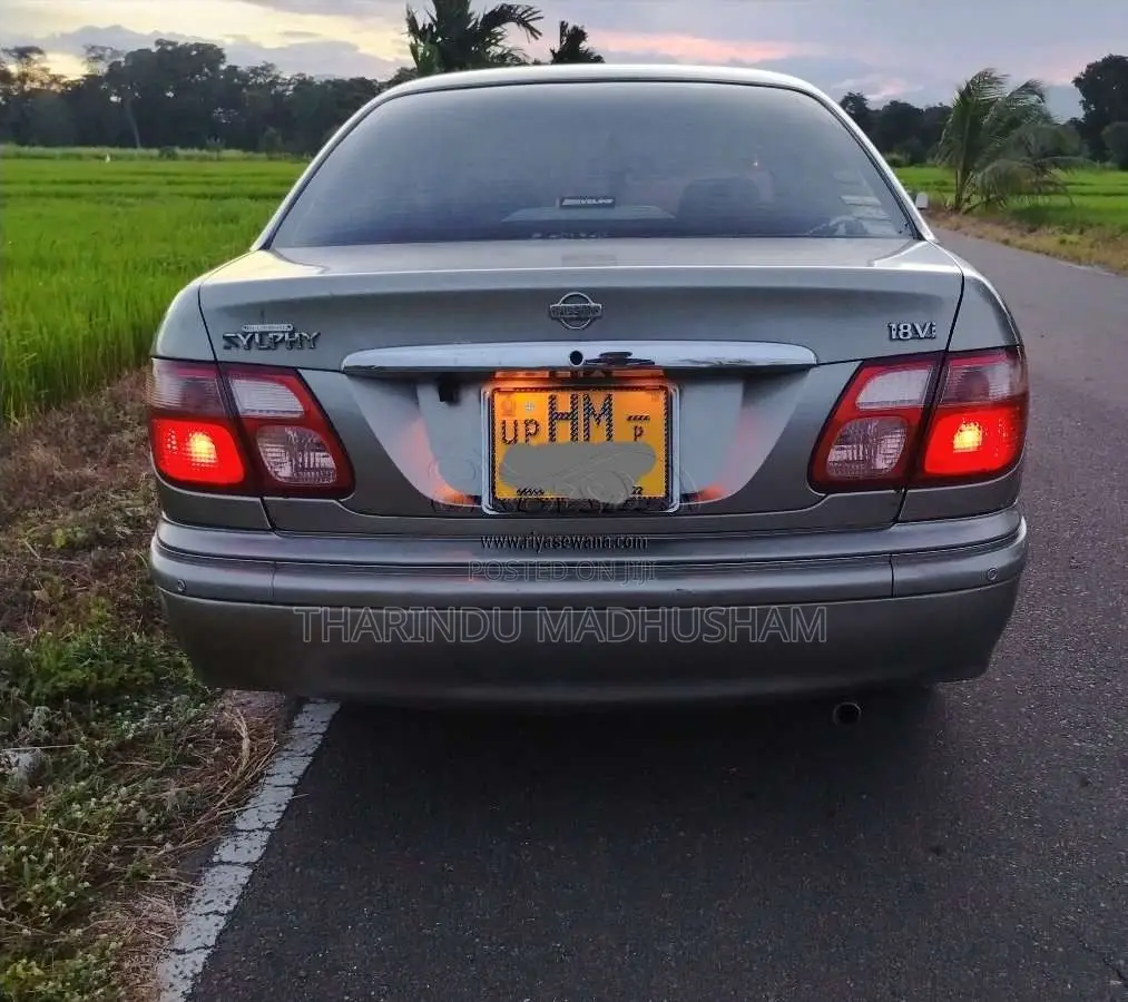 Nissan Bluebird Sylphy QG10 2001 Car (Used)