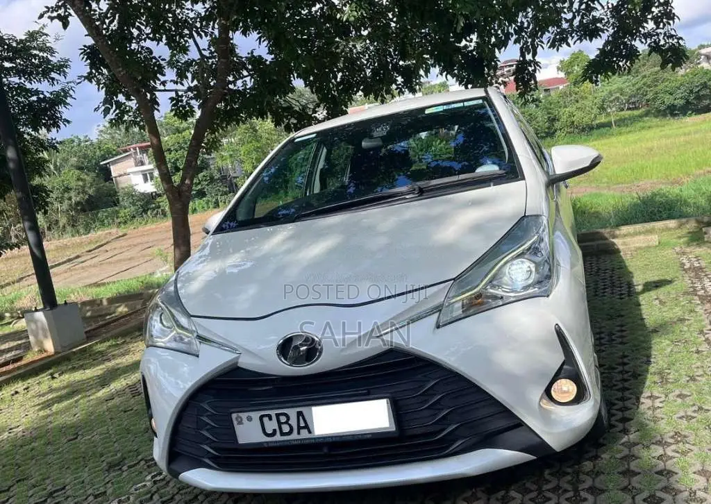 Toyota Vitz 2018 Car (Used)