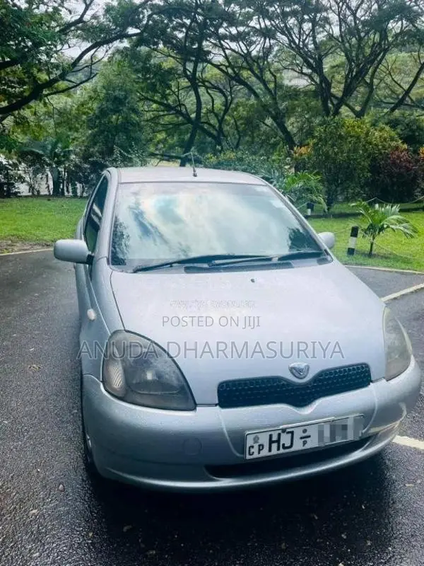 Toyota Vitz 2000 Car (Used)