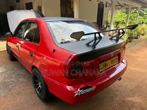 Hyundai Elantra 2000 Car (Used)
