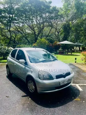 Toyota Vitz 2000 Car (Used)