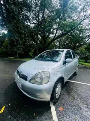Toyota Vitz 2000 Car (Used)