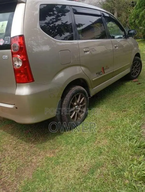 Toyota Avanza 2011 Car (Used)