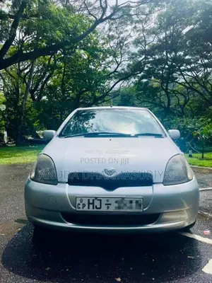 Toyota Vitz 2000 Car (Used)