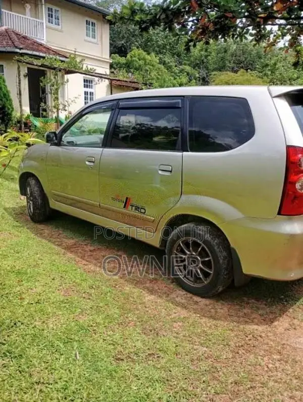Toyota Avanza 2011 Car (Used)
