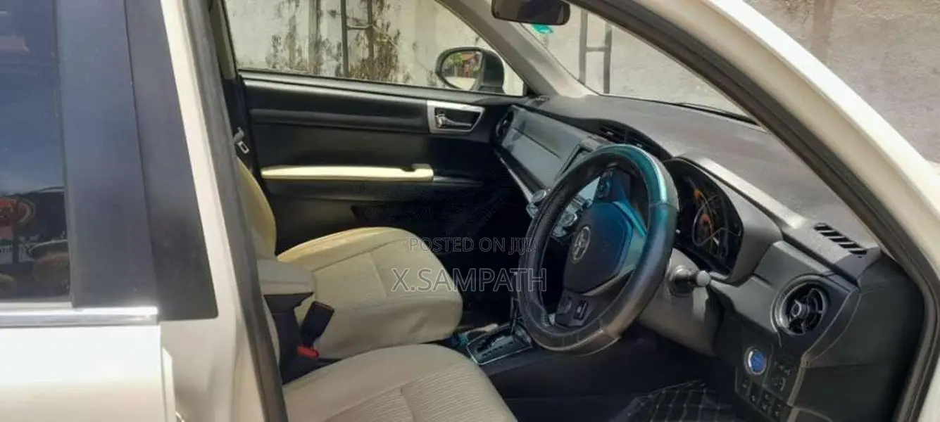 Toyota Axio G Grade 2015 Car (Used)