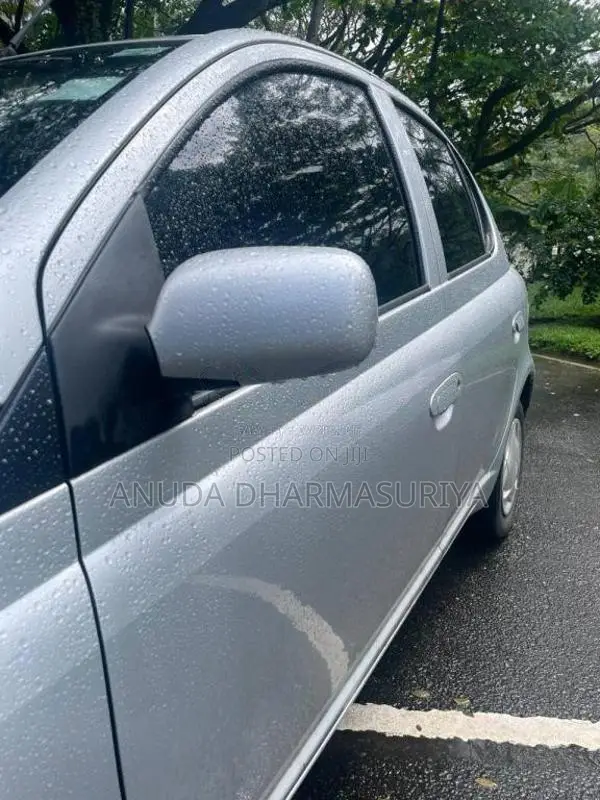 Toyota Vitz 2000 Car (Used)