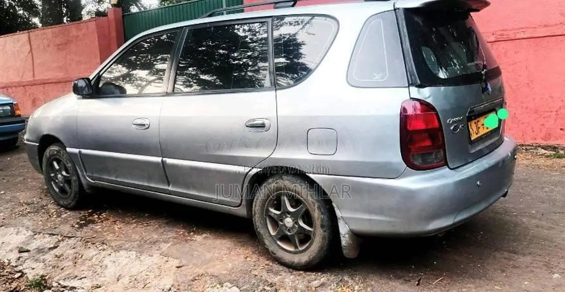 Kia Carens 2001 Car (Used)