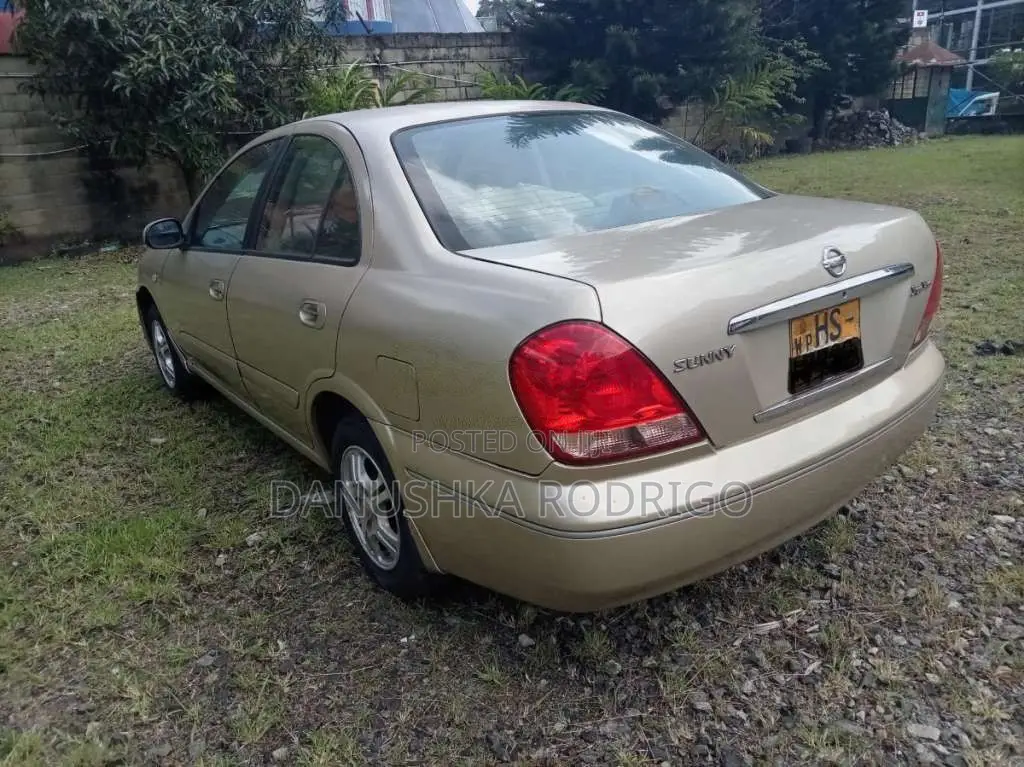 Nissan N16 2004 Car (Used)