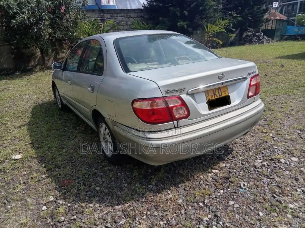 Nissan N16 2000 Car (Used)