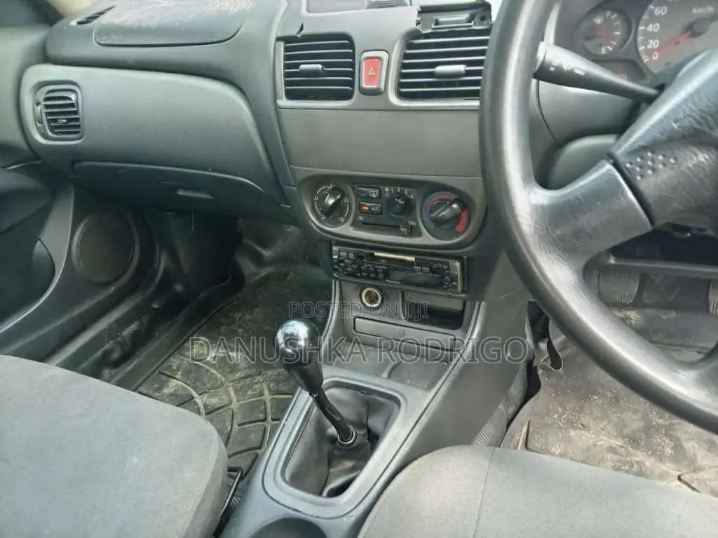 Nissan N16 2004 Car (Used)