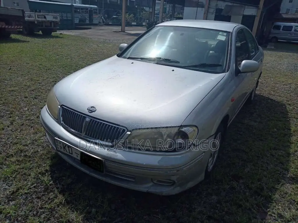 Nissan N16 2000 Car (Used)