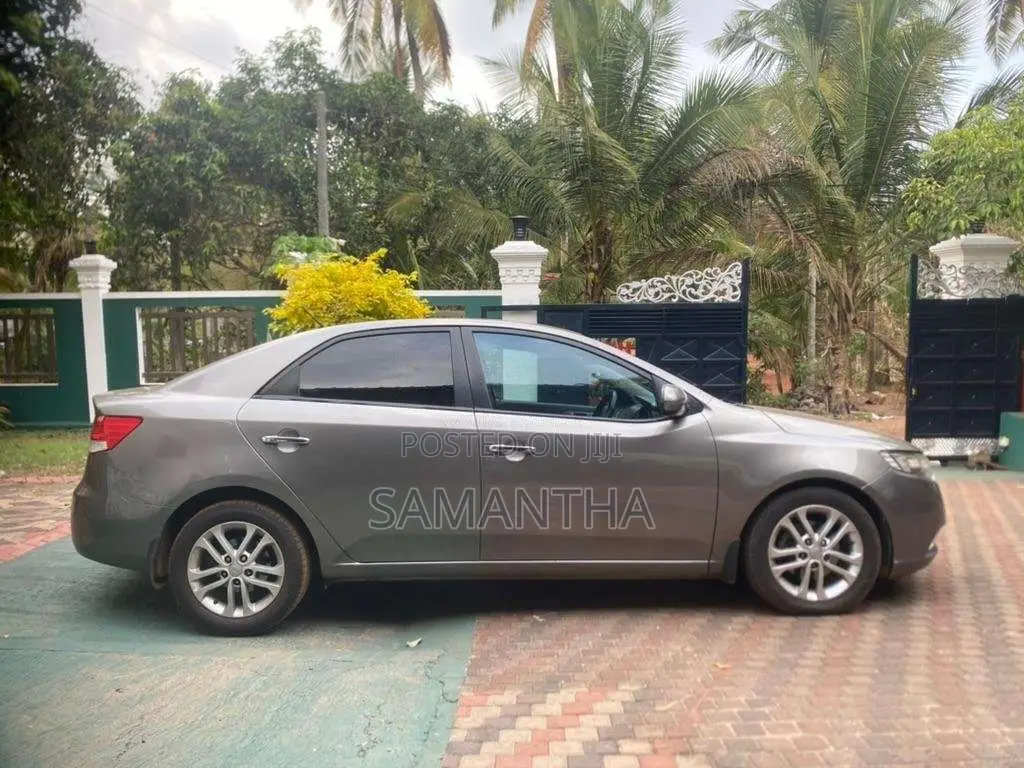Kia Cerato 2011 Car (Used)