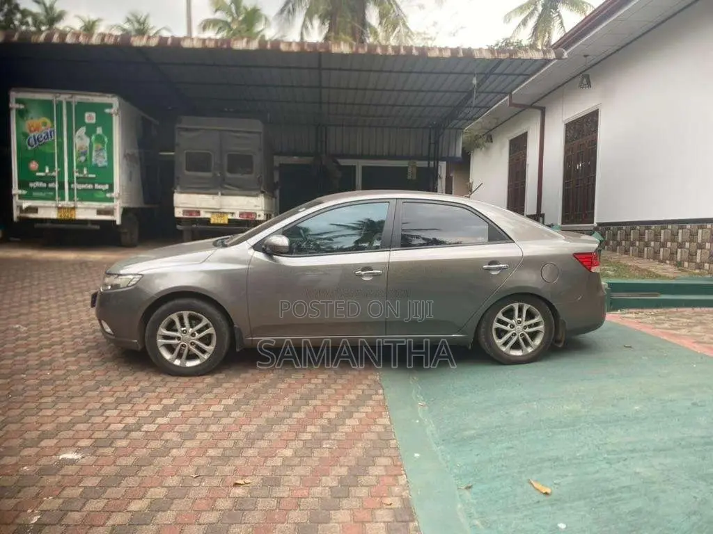 Kia Cerato 2011 Car (Used)