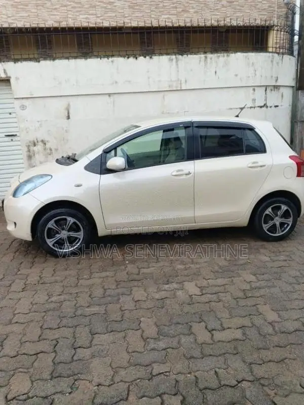 Toyota Vitz 2011 Car (Used)