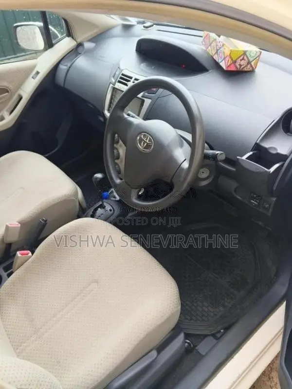 Toyota Vitz 2011 Car (Used)