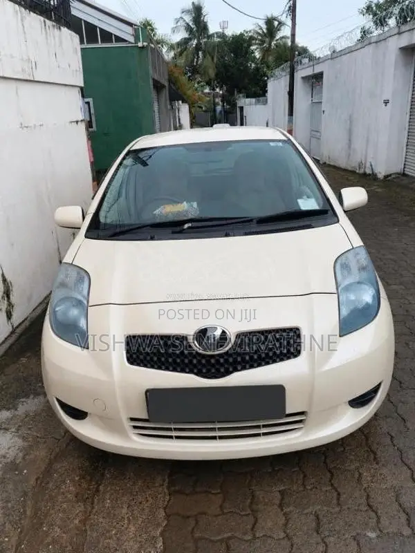 Toyota Vitz 2011 Car (Used)