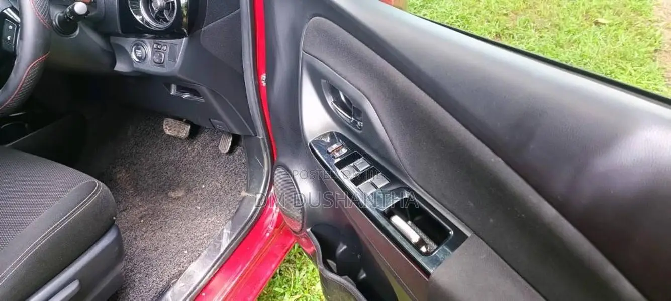 Toyota Vitz 2019 Car (Used)