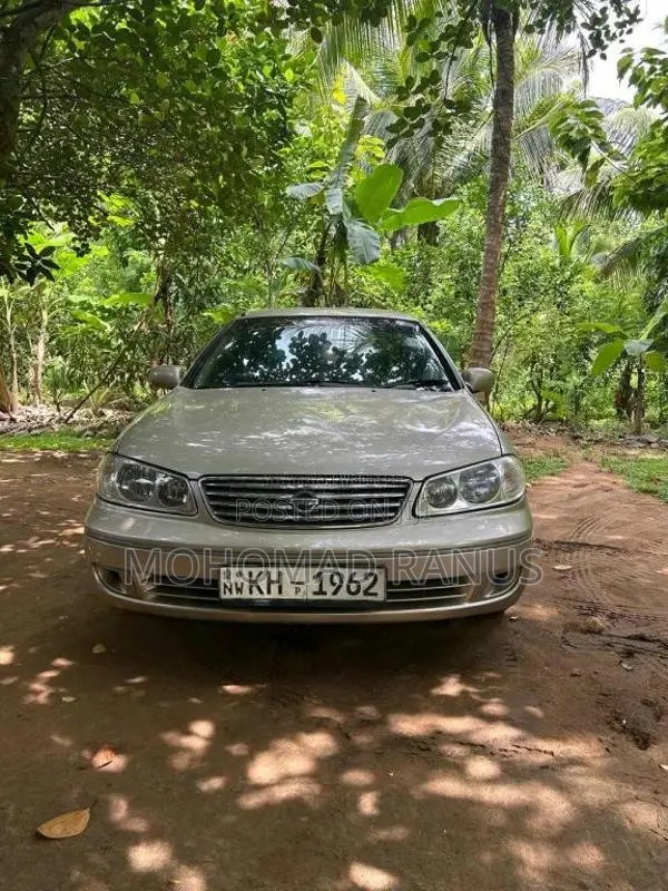 Nissan N16 2009 Car (Used)