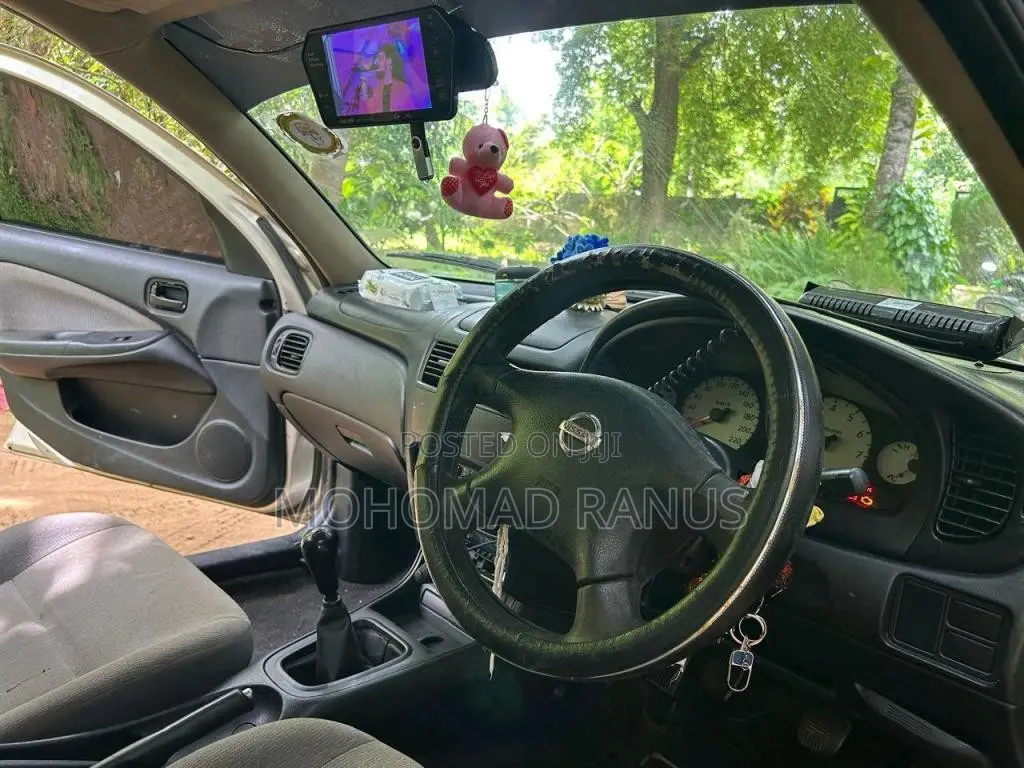 Nissan N16 2009 Car (Used)